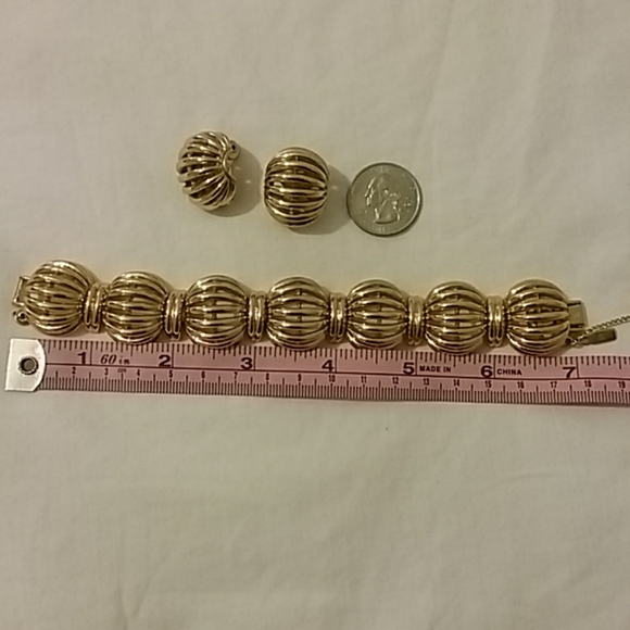 Vintage MONET bracelet and earrings set - Picture 8 of 8